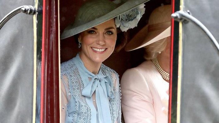 img-title Penampilan Kate Middleton di Setiap Perayaan Ulang Tahunnya, Selalu Santun dan Modis!