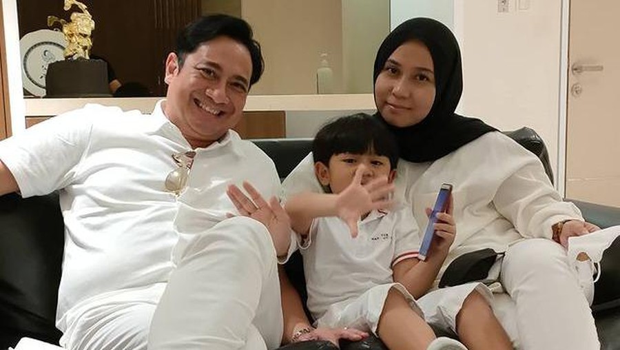 Keluarga Ivan Fadilla dan Istri Baru Keluarga Ivan Fadilla dan Istri Baru