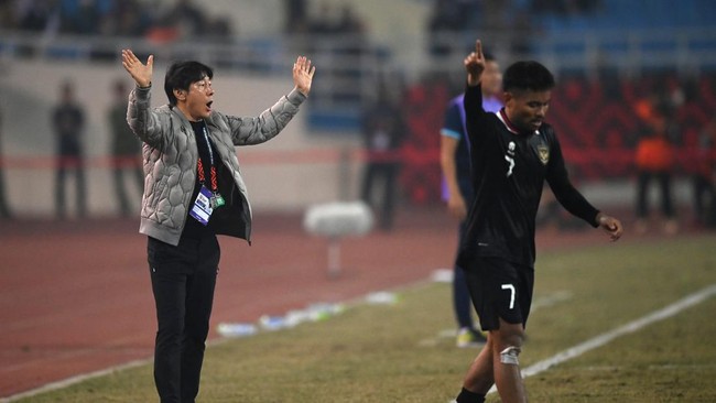Media Vietnam menuliskan sederet pelatih yang menjadi lawan berat Park Hang Seo, namun tidak ada nama Shin Tae Yong dalam daftar tersebut.