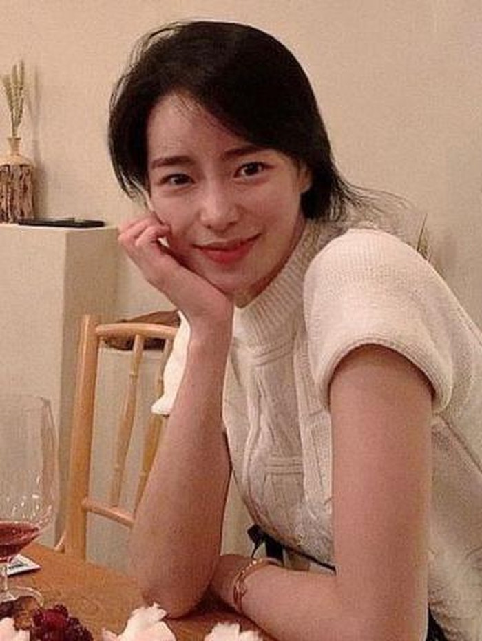 Akhir-akhir ini, nama aktris Lim Ji Yeon menjadi sorotan publik, setelah kemunculannya dalam serial drama The Glory (2022)./ foto: instagram.com/limjjy2