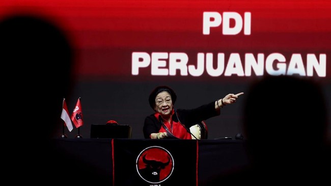 Ketua Umum PDIP Megawati Soekarnoputri menceritakan momen dia diperiksa kejaksaan dan disuruh mengaku pengikut Komunisme.