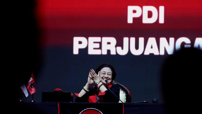 Megawati Soekarnoputri tak jadi memberi kejutan di HUT PDIP ke-50. Sebelumnya Puan mengaku kemungkinan Mega akan umumkan capres.