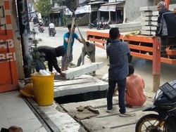 Warga Keluhkan Pembangunan Drainase di Medan Denai Berantakan