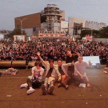 Lirik Lagu Pastikan Riuh Akhiri Malammu - Perunggu