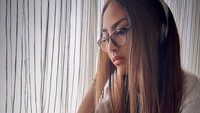 <p>Kini Khayra sedang mendalami ilmu DJ (Dis Jokey), Bunda. Gunawan pun selalu mendukung sang anak selama hal yang dilakukan mengarah pada hal yang positif. (Foto: Instagram: @gunawan_sudrajat_real)</p>