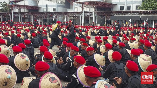 PDIP unjuk kekuatan pada perayaan HUT ke-50 dengan mengerahkan ribuan kader yang tergabung dalam Satgas Cakra Buana.