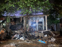 Amarah Warga Hancurkan Rumah Remaja Bunuh Bocah untuk Dijual Organnya