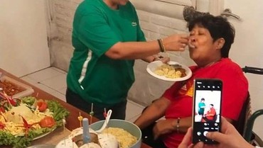7 Potret Terbaru Suti Karno Usai Jalani Operasi 39 Jahitan & Kaki Diamputasi