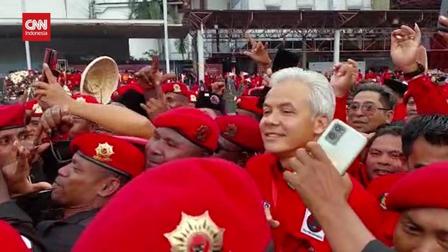 Lembaga Survei Indonesia (LSI) mengungkap elektabilitas Ganjar Pranowo unggul jauh dari sejumlah kandidat populer, seperti Anies Baswedan dan Prabowo Subianto.