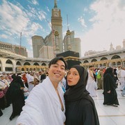 Potret Para Selebriti Indonesia saat Berada di Tanah Suci! Dari Sheila Dara hingga Syifa Hadju