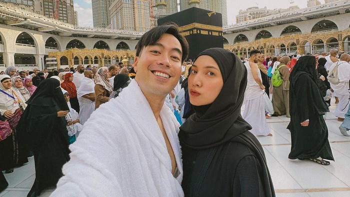 Potret Para Selebriti Indonesia saat Berada di Tanah Suci! Dari Sheila Dara hingga Syifa Hadju