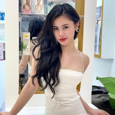 Profil & Potret Zoe Levana Selebgram Terjebak di Jalur Busway Tuai Cibiran