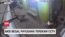 VIDEO: Aksi Begal Payudara Terekam CCTV