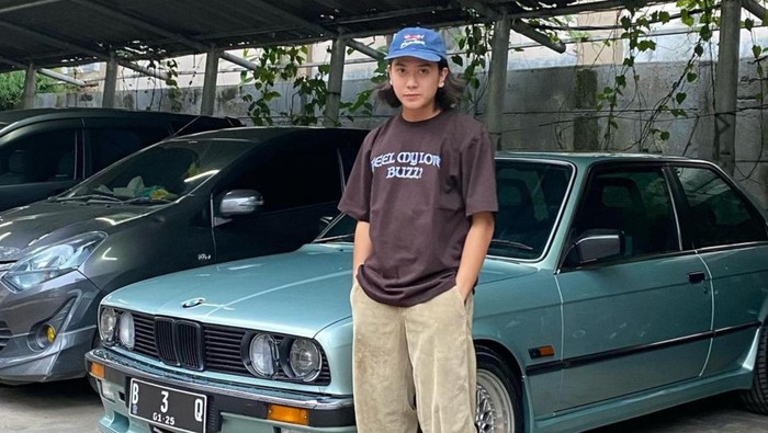 img-title 5 Gaya Fashion Cowok Capricorn ala Iqbaal Ramadhan, Stylish Banget!