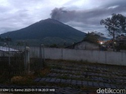 Gunung Kerinci Meletus, Lontaran Abu 900 Meter