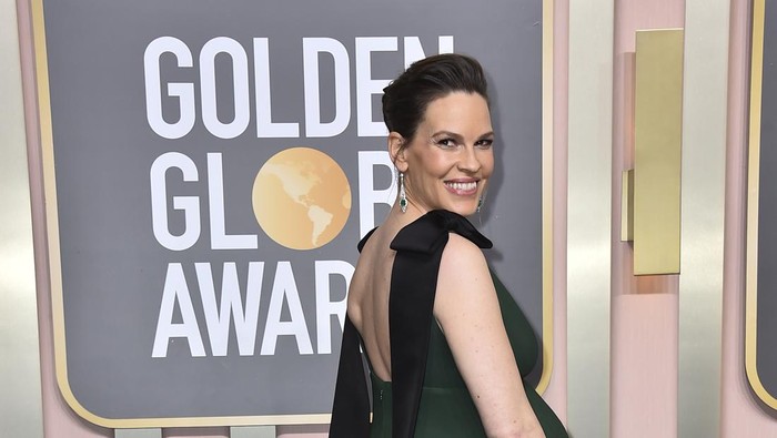 Hillary Swank arrives at the 80th annual Golden Globe Awards at the Beverly Hilton Hotel on Tuesday, Jan. 10, 2023, in Beverly Hills, Calif. (Photo by Jordan Strauss/Invision/AP)