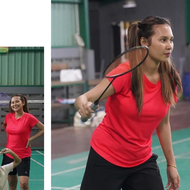 <p>Indah mengaku sangat bahagia bisa kembali bermain badminton nih, Bunda. Dalam foto yang diunggahnya, wanita 25 tahun ini tampak serius saat bermain badminton. (Foto: Instagram @indahpermatas)</p>