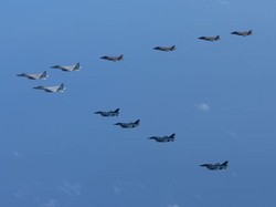 Tegang! Pesawat Pengebom Rusia Melintas, Jepang Kerahkan Jet Tempur