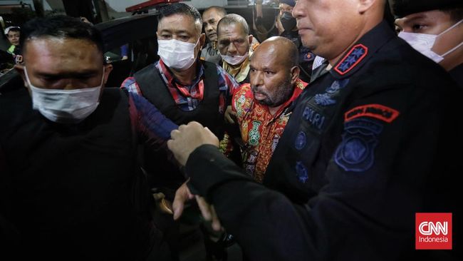 Polri belum berencana mengirimkan tambahan personel ke Papua usai penangkapan Gubernur Lukas Enembe oleh KPK pada Selasa (10/1).