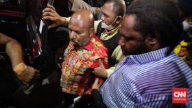 Direktur PT Tabi Bangun Papua Didakwa Suap Lukas Enembe Rp35 Miliar