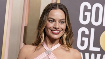 img-title Margot Robbie Heran Skenario 'Barbie' Jadi Kenyataan