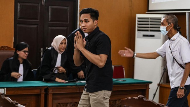 Richard Eliezer Pudihang Lumiu alias Bharada E dituntut pidana 12 tahun penjara dalam kasus pembunuhan berencana Nofriansyah Yosua Hutabarat.