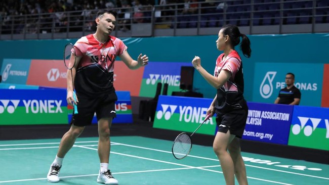 Rinov Rivaldy/Pitha Haningtyas Mentari mengalahkan Amjad Al Fassih/Sanaa Mahmoud dalam partai pertama Indonesia vs Suriah pada BAMTC 2023.