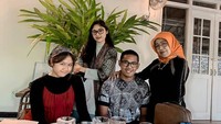 <p>Untuk Bunda ketahui, Shania merupakan adik Erina Gudono yang lahir pada 18 November 2000 silam. Shani Gudono kini sudah berusia 22 tahun, Bunda. Dia juga terlihat sangat akrab dengan keluarganya. (Foto: Instagram @shaniagudono)</p>