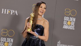 FOTO: Senyum Kemenangan Para Bintang di Golden Globe Awards 2023