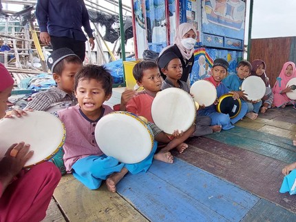 Senyum Bahagia Anak-anak Pesisir Cilincing Punya Hadrah Baru