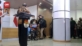 Datangi RSPAD, Keluarga Minta Diizinkan Jenguk Lukas Enembe