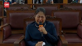 VIDEO: Derai Air Mata Iringi Kesaksian Putri Candrawathi Selama Sidang