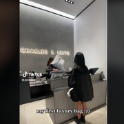 Ramai Remaja Jadi Korban Bullying Akibat Sebut Charles & Keith Sebagai Luxury Brand, Segini Harga Sepatu dan Tas Rilisannya!