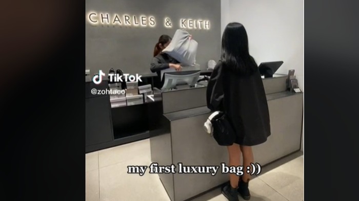 img-title Ramai Remaja Jadi Korban Bullying Akibat Sebut Charles & Keith Sebagai Luxury Brand, Segini Harga Sepatu dan Tas Rilisannya!