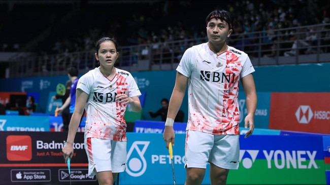 Ganda campuran Indonesia Zachariah/Bela gagal melaju ke semifinal Thailand Masters 2023 usai kalah dalam duel selama 55 menit di perempat final, Jumat (3/2).