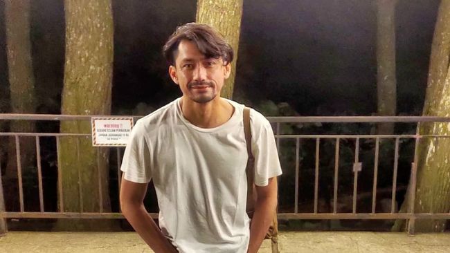 Polisi Ungkap Revaldo Kembali Konsumsi Narkoba Setahun Terakhir Polisi mengungkapkan aktor Revaldo kembali mengonsumsi narkoba jenis sabu dan ganja sejak satu tahun terakhir.