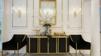 <p>Area foyer rumah Tasyi Athasyia terlihat elegan dengan nuansa putih, hitam, dan emas. Kembaran Tasya Farasya ini juga mengaku kalau ia merangkai bunga yang ada di foyer ini sendiri, Bunda. (Foto: YouTube/Tasyi Athasyia)</p>