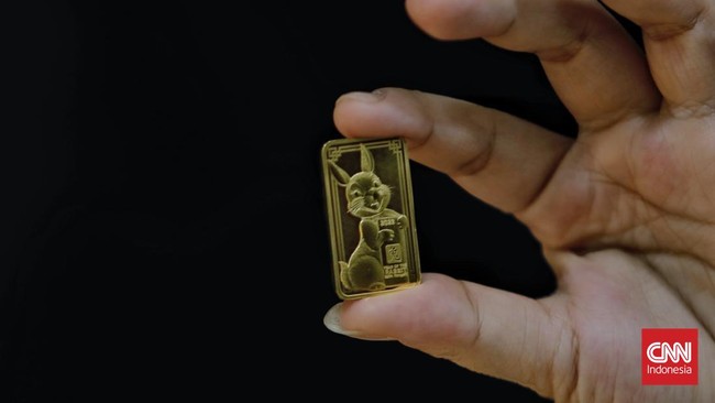 Harga Emas Terbang ke Rp1,042 Juta per Gram Harga jual emas Antam berada di posisi Rp1,042 juta per gram pada Kamis (2/2), naik Rp13 ribu dibandingkan harga pada perdagangan sebelumnya.