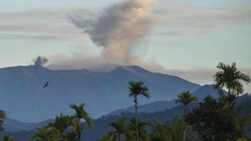 Gunung Marapi Sumbar Erupsi Lontarkan Abu Vulkanik 1 Km