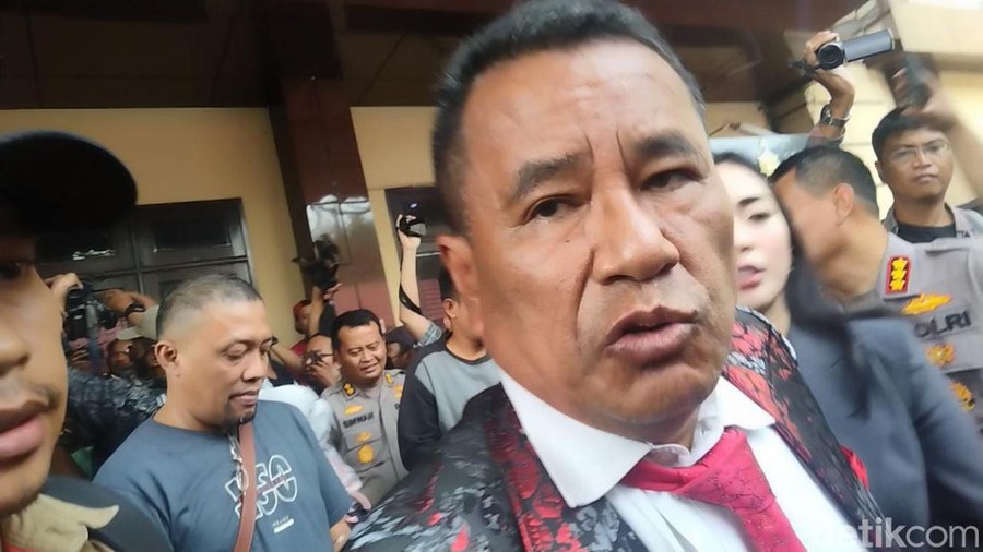 Hotman Paris, pengacara Venna Melinda kasus KDRT di Polda Jatim Hotman Paris, pengacara Venna Melinda kasus KDRT di Polda Jatim