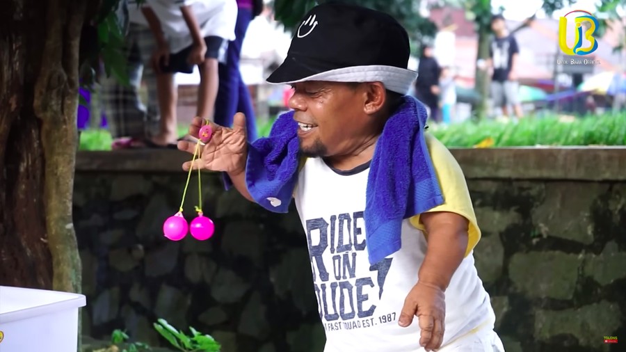 Jarang Muncul di TV, Ucok Baba Jualan Lato-lato di Pinggir Jalan Jarang Muncul di TV, Ucok Baba Jualan Lato-lato di Pinggir Jalan