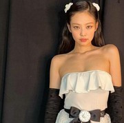Gaya Feminin Jennie BLACKPINK yang Menonjolkan Karakter Zodiak Capricorn!