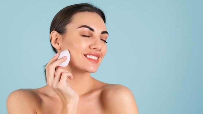 img-title Biar Wajah Glowing, Gunakan Toner dengan 6 Kandungan Bahan 'Mujarab' Ini di Dalamnya!