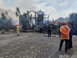 Terbakar Hebat, RM Ampera Bandung Ludes!