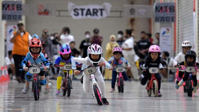 Ada banyak manfaat push bike bagi anak, terutama dalam melatih kekuatan fisik, motorik, hingga tingkatkan rasa percaya diri.