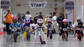 FOTO: Bermain dan Melatih Motorik Anak dengan Push Bike