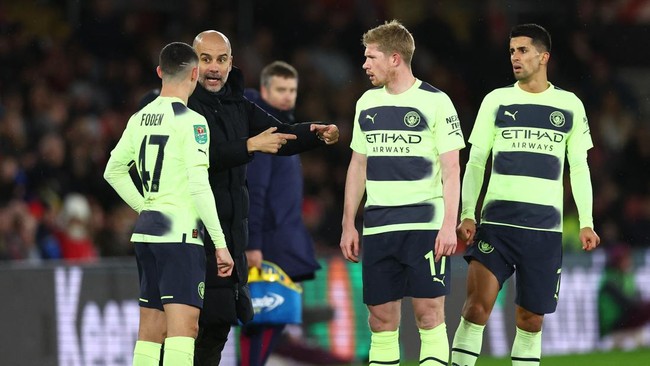 Pep Guardiola memberikan kritik keras kepada Kevin de Bruyne setelah langganan menjadi cadangan di Manchester City pada musim ini.