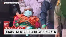 VIDEO: Lukas Enembe Tiba di Gedung KPK