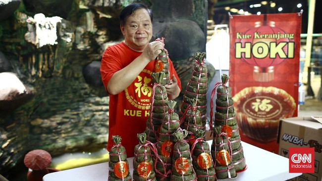 FOTO: Semarak Produksi Kue Keranjang 'Hoki' Jelang Tahun Baru Imlek
