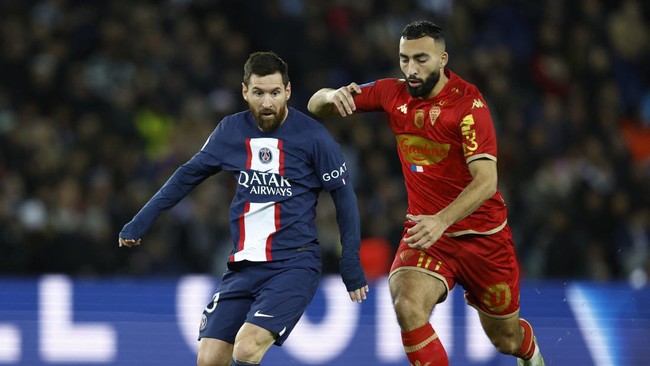 Lionel Messi menunjukkan dirinya sebagai pusat serangan Paris Saint Germain (PSG) dalam proses gol yang ia cetak ke gawang Angers di Ligue 1.